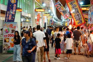 土曜夜市の様子