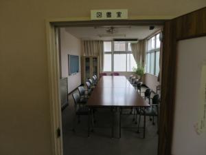 若宮公民館１階の図書室です