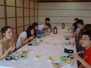 昼食中の風景